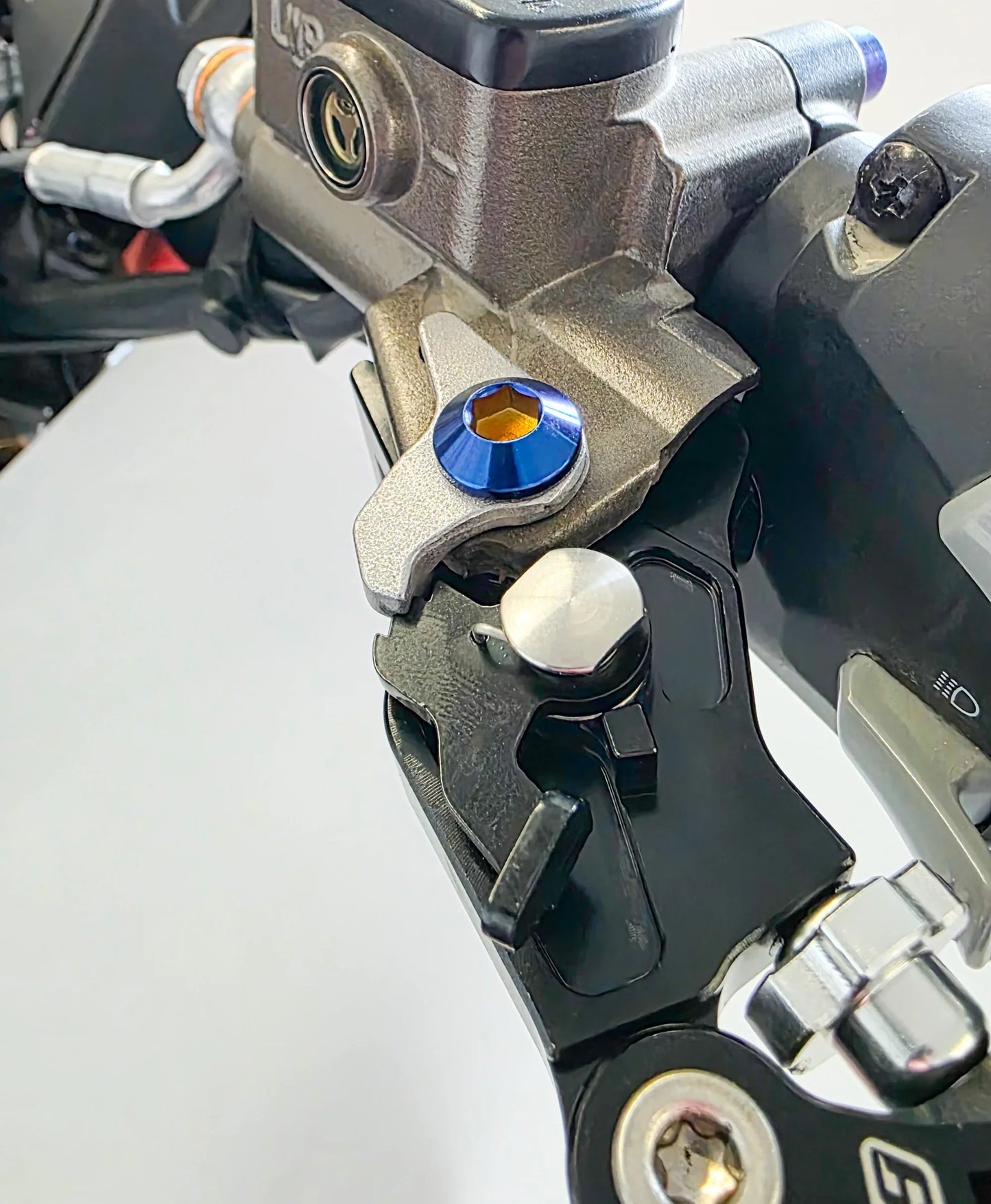 Warp 9 Shorty Style Ultra Bee Lever Pivot Bolts – Titanium Upgrade